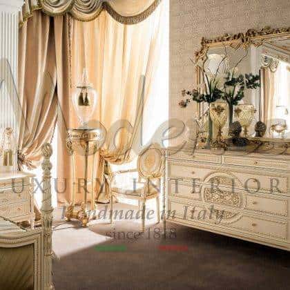 luxury classy commode custom-made elegant design french italian top quality handmade carvings decorted chest of drawers luxury refined details carved pearl ivory finish solid wood luxury classy honey onyx details design refined royal mirror golden leaf details style empire italian deluxe traditional manufacturing