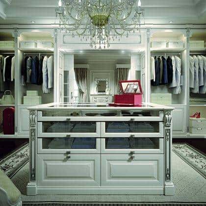solid wood white dressing room luxury wardrobes traditional venetian style handmade refined sliver leaf finishes dress island fixed furniture bespoke home furnshing project soft finishes elegant fabrics ideas made in Italy classic wooden royal luxury design exclusive handcrafted solid wood exclusive italian artisanal interiros