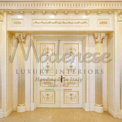 high-end solid wood bespoke unique décor ideas empire carved door refined golden leaf details top customized door made in Italy fixed furniture handcrafted carvings pillar door home decoration elegant solid wood custom made palaces exclusive luxury collection luxury majestic venetian design