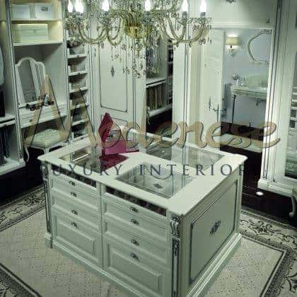 refined walk in closet luxury best quality made in Italy handmade venetian style handcrafted luxury cabinet elegant center island venetian baroque style with silver details high-end classical exclusive fixed furniture handmade inlaid top artisanal interiors production majestic refined bespoke walk in closet solid wood