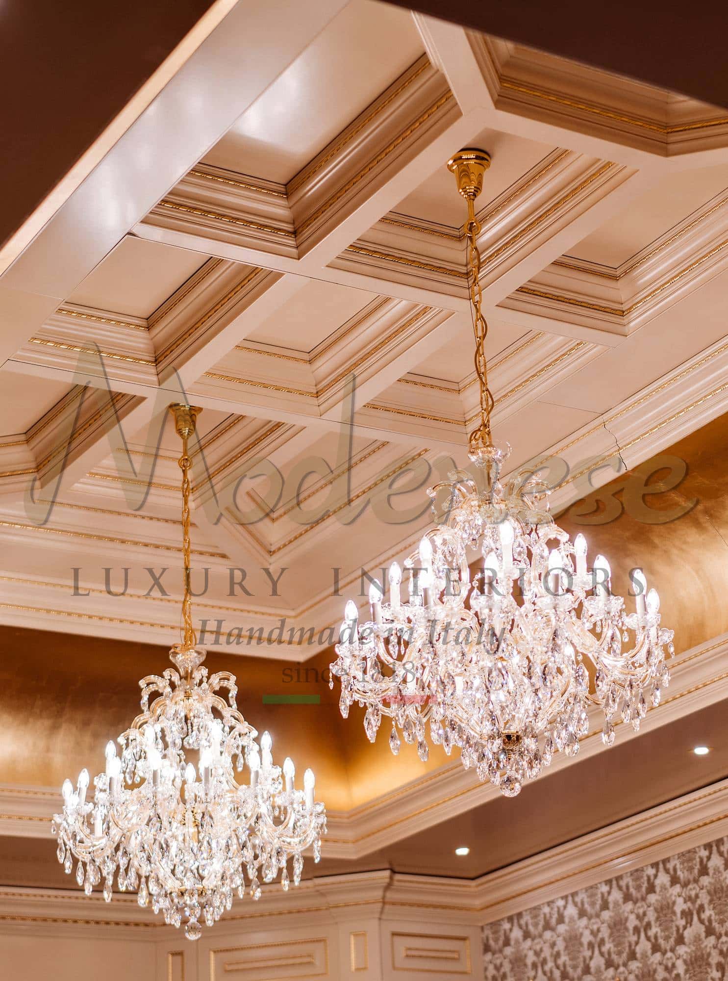 applique murale luxe style baroque classique design unique élégant raffiné intérieur service de consultation projet résidentiel italien haut de gamme sur mesure projet sur mesure opulent verre de cristal en laiton doré