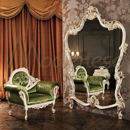 top quality refined special unique italian design venetian armchair in solid wood baroque classical style bespoke made in Italy mirror precious master bedroom furniture ideas for royal villas exclusive furnishing projects best decorations timeless tailor-made ornamental home décor luxury living rich exclusive made in Italy handcrafted interiors