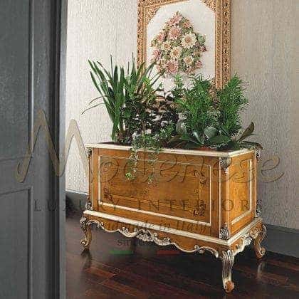 tasteful custom made solid wood inlaid briar wood column vase stand refined silver leaf details finish elegant bespoke refined top wooden furniture collection luxury italian artisanal handmade production traditional home furnishing high-end quality opulent design royal villa made in Italy fabrics