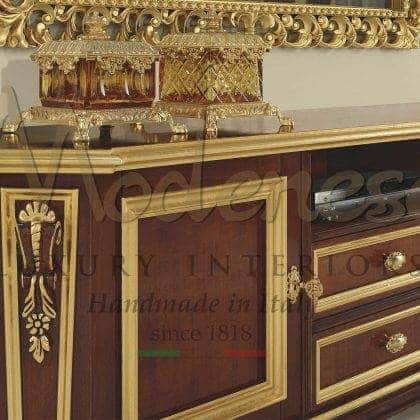 handcrafted solid wood woking with refined carved golden details in solid wood venetian baroque classic style tv units ideas top quality elegant made in Italy furniture artisanal french furniture reproduction majestic best quality custom-made design traditional royal palaces furnishing projects
