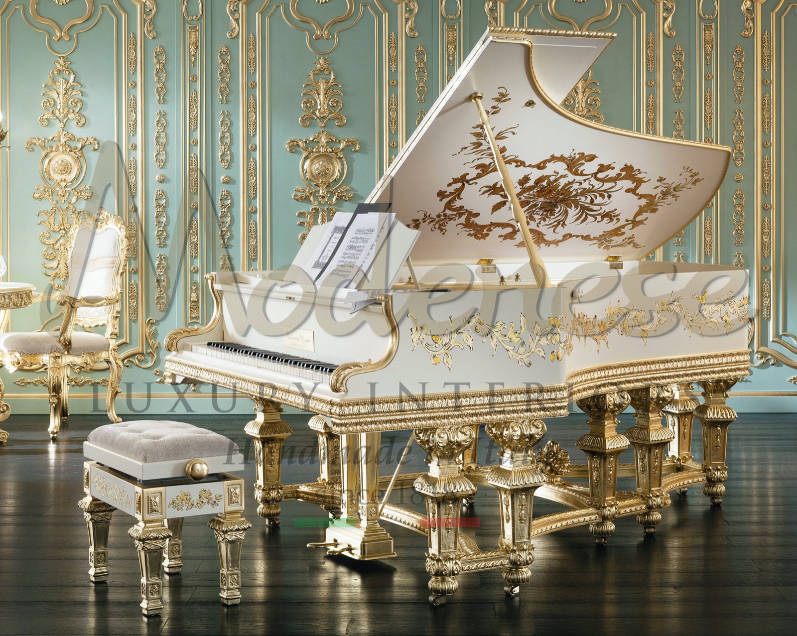 intérieurs italiens de luxe production artisanale musique restauration de piano Steinway Bernstein blunter décor classique feuille d'or faite main