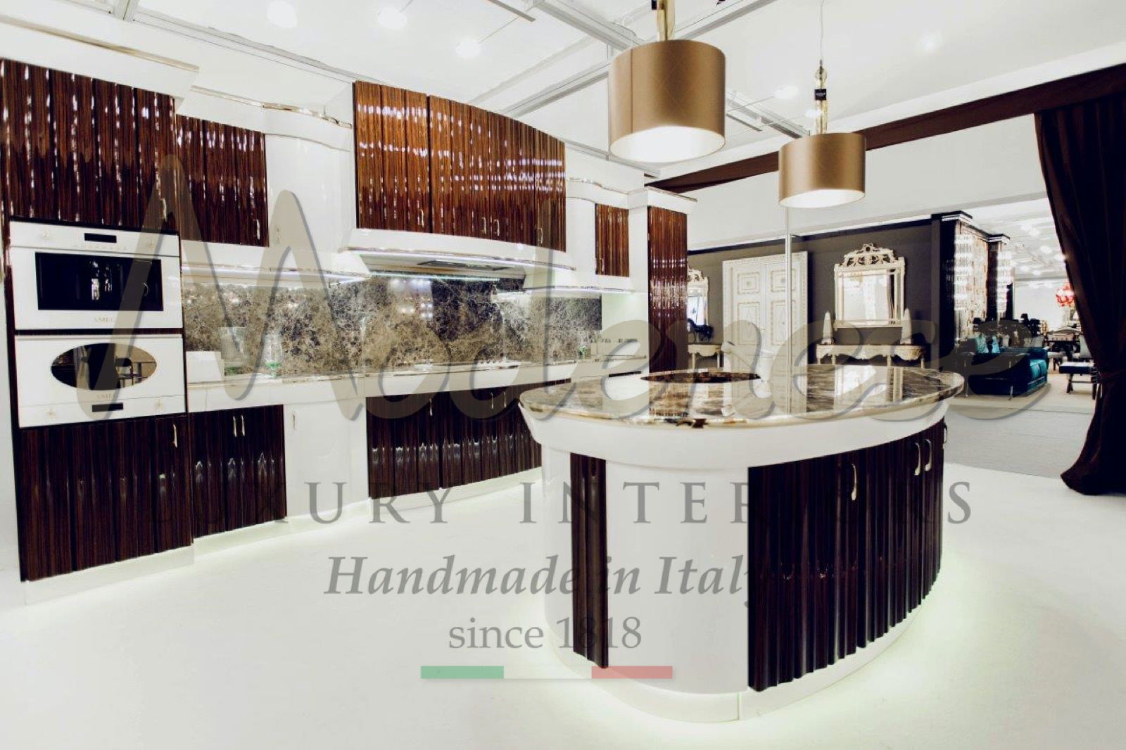 декор дома мебельная выставка Россия итальянская мебель роскошный дизайн интерьера проект роскошная гостиная классический барочный стиль золотые детали талантливые мастера мастерство высококлассные навыки