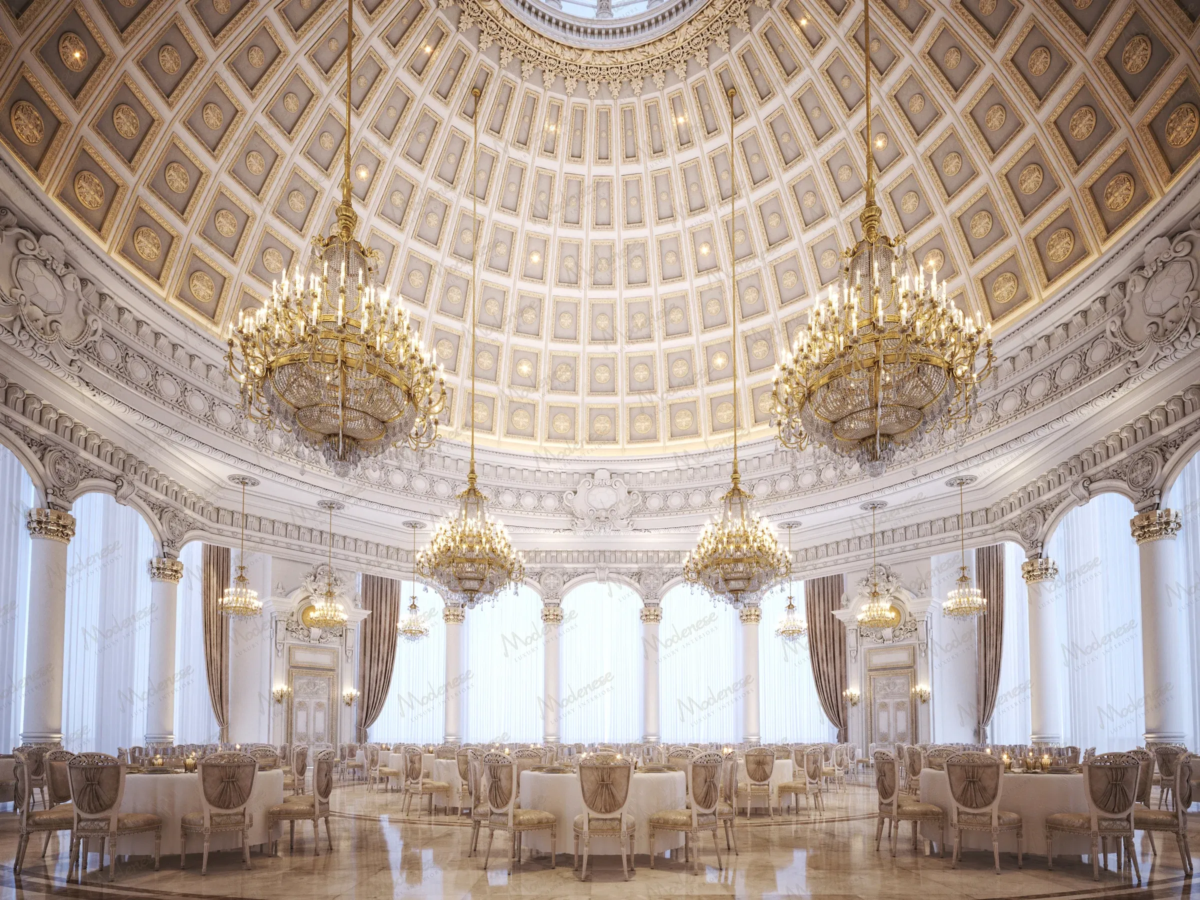 迪拜别墅中装饰着多个水晶吊灯、圆形桌子和优雅椅子以及新古典主义建筑细节的奢华穹顶餐厅