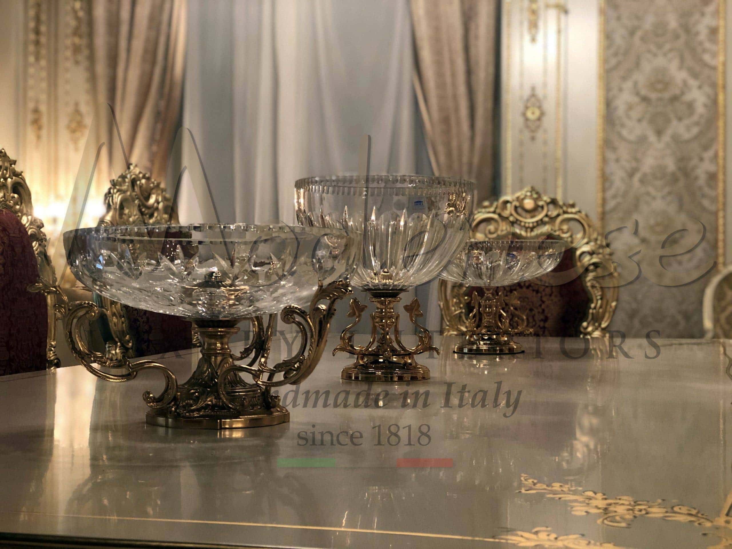 luxusní klasické doplňky vázy stojany ručně malované obrazy zlaté opulentní drahé materiály výběr interiérový design domácí dekorace ozdobné prvky nejlepší služby poradce italská valita ruční italská kvalita tradiční nadčasové špičkové doplňky designov