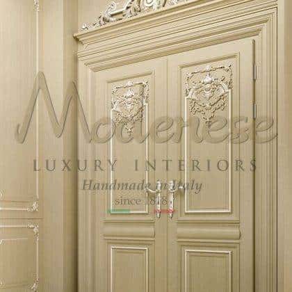 timeless and refined exclusive luxurious classic style home décor made in Italy elegant and sophisticated door classy unique italian design best traditional bespoke interiors majestic opulent rich design high-end fixed furniture carved details in silver leaf quality solid wooden interiors artisanal made in Italy custom-made door manufacturing