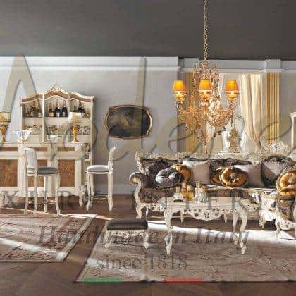 opulentní nábytek v barokním stylu obývací pokoj domácí vila dekorace palácové interiéry klasické čalounění italské kvalitní látky masivní dřevo bílý povrch kolekce ručně vřezávaný design benátský tradiční nadčasová řemeslná výroba