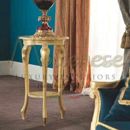 最好的专属优雅咖啡桌家具 雄伟的优雅的金色的顶级木质茶几 意大利制造实木内饰 优质咖啡桌 经典奢侈品的高端定制 手工雕刻木细木护壁板 手工制作的私人和公共专属 皇家宫殿内部