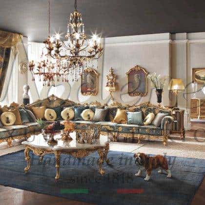 špičkové opulentní kvalitní interiéry obývacích pokojů ručně vyráběná elegantní rohová sedačka se zlatou povrchovou úpravou pro majestátní královské paláce a vily z masivního dřeva ručně vyráběné interiéry nejlepší italský nábytek na míru řemeslná výroba francouzský nábytek exkluzivní nábytek vyrobený v Itálii repliky elegantního nábytku nápady na projekty vbavení domácností nejlepší výroba nábytku do obývacího pokoje v Itálii