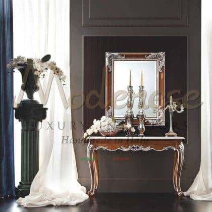 řemeslná ruční výroba vyřezávaných benátských figurálních zrcadel nejlepší kvalita rafinovaná stříbrná povrchová úprava vyrobená v Itálii ručně vyráběný nábytek elegantní tradiční benátské barokní zrcadlo vyřezávané stříbrné listové povrchové úpravy viktoriánská konzola nejkvalitnější interiéry z masivního dřeva projety ornamentálního nábytku pro elegantní nábytek vyrobený v Itálii