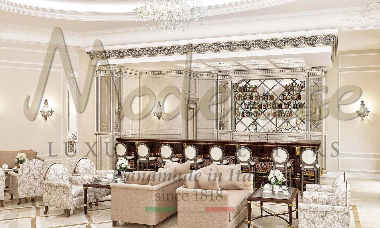 vybavení klasické luxusní restaurace bary majestátní baroko francouzský vkus ruční výroba na zakázku v Itálii boiserie dveře parkety zlaté detaily mosaz křišťál mamor perleť opulentní zakázkový komerční interiér vybavení projek