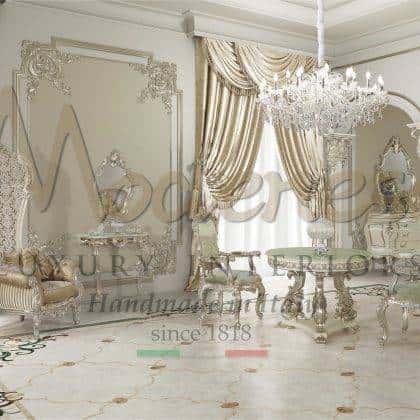 klasický luxusní italský nábytek stříbrná plátková úprava zelená onyxová deska elegantní nápady do obývacího pokoje klasická křesla majestátní královský palác trůn nábytek z masivního dřeva vyrobený v Itálii řemeslné zpracování exkluzivní interiérový design dekorace italské vily tradiční nábytek v barokním stlu nadčasová benátská konzola sladěná s rafinovaným zrcadlem