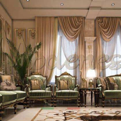 klasický luxusní italský nábytek zelený elegantní dewaniya nápady klasická křesla majestátní královské sedací soupravy s detaily z masivního dřeva zlatý povrch nábytek vyrobený v Itálii řemeslné zprcování exkluzivní interiérový design nadčasový elegantní královská vila