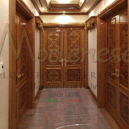 handcrafted artisanal door handmade inlays details high-end made in Italy bespoke fixed furniture majestic golden handl details finish venetian door décor deas refined best quality solid wood interiors ornamental interiors graceful royal palace traditional timeless premium quality