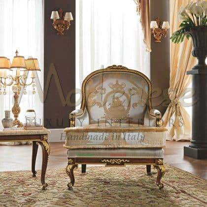ruční výroba viktoriánské rokoko baroko exkluzivní design nápady na luxusní křesla elegantní italské čalounění ruční výroba z masivního dřeva s rafinovanými řezbami zakončenými zlatým dekorem nejkvalitnější materiály špičkový barokní benátský styl exkluzivní nábytek špičková řemeslná vroba interiérů na zakázku exkluzivní italská výroba nábytku na zakázku