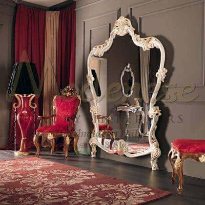 high-end quality best italian solid wood exclusive magnificent figured mirror furniture venetian handcrafted opulent refined handmade painiting leaf details finish decorated venetian luxury style classic made in Italy interiors majestic handmade artisanal design