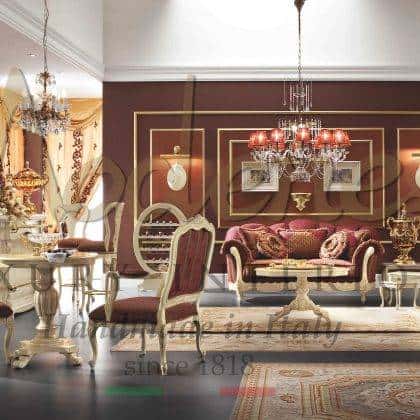 tradiční relaxační prostor v barokním stylu elegantní sofistikovaný obývací pokoj ručně vyráběné interiéry krásné látky vyrobené v Itálii masivní dřevo italské řemeslo nejlepší kvalita zakázková sedací souprava do obývacího pokoje zakázkový bytový nábytek projekty na zakázu ruční výroba nábytku královské vily špičkový italský designový nábytek