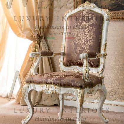 barokní benátská klasika luxusní jídelní židle ruční výroba aplikace listového zlata majestátní nápady luxusní jídelny francouzský nábytek replika masivního dřeva špičková kvalita vyrobeno v Itálii ornamentální interiéry ručně vyráběný nábytek bohatý životní styl luxuní bydlení exkluzivní design křesla italská řemeslná výroba nábytku