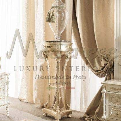 made in Italy handcrafted baroque exclusive column vase stand pearl ivory honey onyx décor finish solid wood top quality materials top quality home décor accessories ornamental victorian interiors ideas made in italy manufacturing royal carved handmade golden leaf details traditional royal palaces and villas furniture craftsmanship high quality best custom-made luxury classic italian furniture production