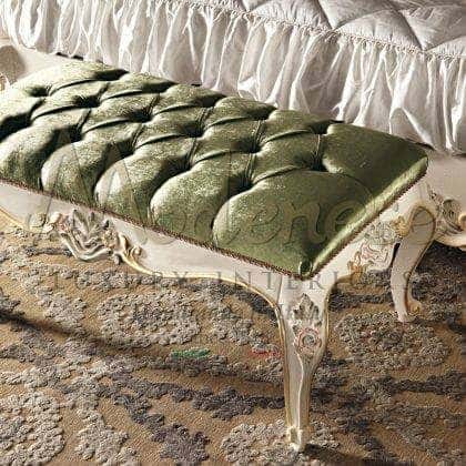exclusive classy green satin capitonné bed bench classic luxury furniture unique interiors artisanal victorian venetian details materials handmade paiting leaf details solid wood unique quality italian high-end home decorations refined finishing premium royal beautiful made in Italy design best materials quality