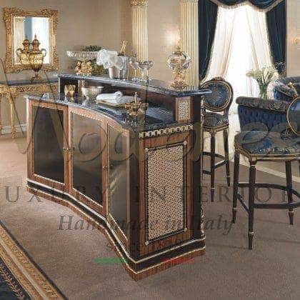 made in italy handcrafted refined classy carvings bar counter elegant inlays carvings golden leaf finish and details made in Italy high-end quality classy top marble bespoke furniture elegant solid wood baroque finish style elegant interior ideas home decoration villas palace décor unique exclusive manufacturing design