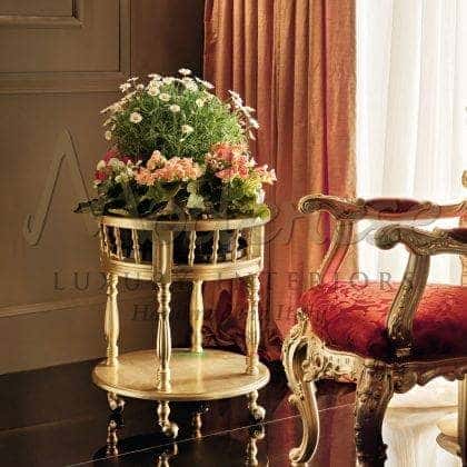 premium quality golden column vase stand handcrafted artisanal handmade details carvings high-end made in Italy bespoke furniture elegant golden details majestic conosle ideas refined best quality solid wood interiors ornamental interiors majestic home decorations royal palace traditional design