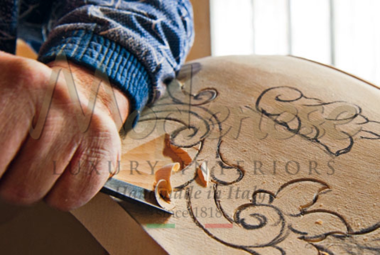 vytříbený styl baroko klasický luxusní nábytek ruční výroba projekty interiérového designu řezby z masivního dřeva dřevěná ruční výroba umělecká díla na míru vyrobená v Itálii ruční výroba design jedinečné benátské vyřezávané interiéry
