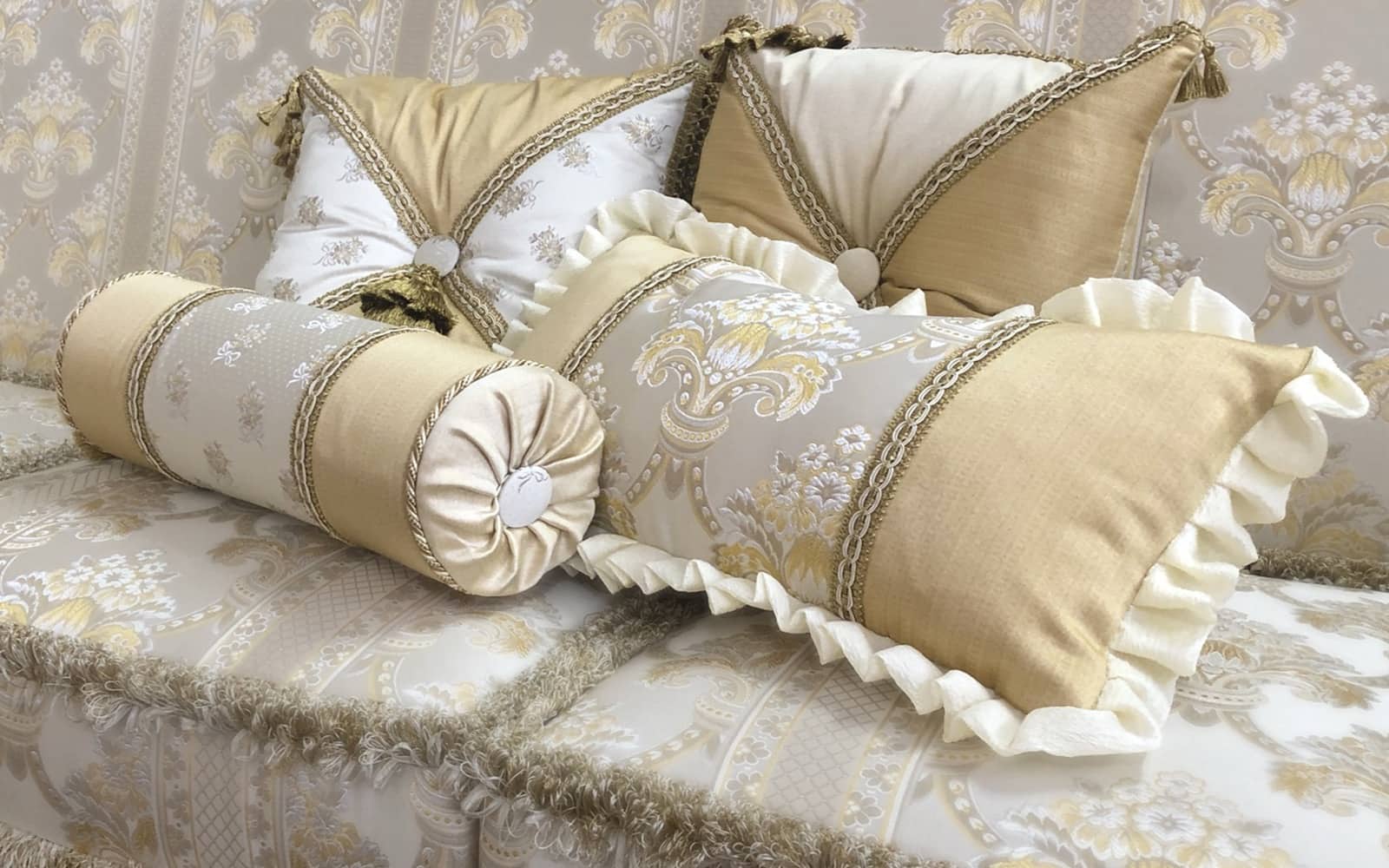 craftmanship handmade artisan best quality materials premium fabrics made in Italy sild elegant design pillows living room bedroom accessories upholstery precious pieces luxury home Italian ideas concepts home decoration